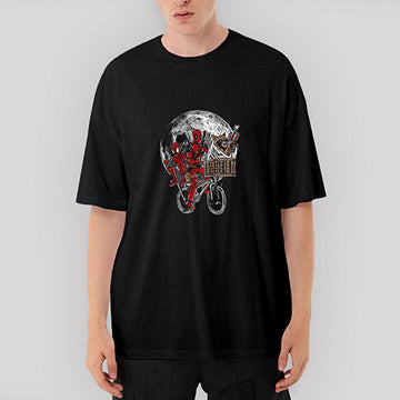 Deadpool and Moon Oversize Siyah Tişört