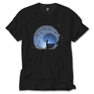 Woman Watching The Stars in The Sky Siyah Tişört