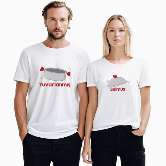 Tencere Yuvarlanmış Kapağını Bulmuş Sevgili Çift Beyaz Tişört