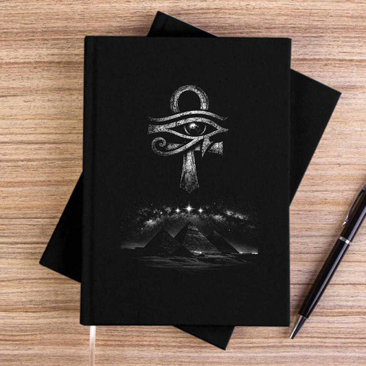 Horus ve Piramitler Siyah Çizgisiz Kanvas Defter