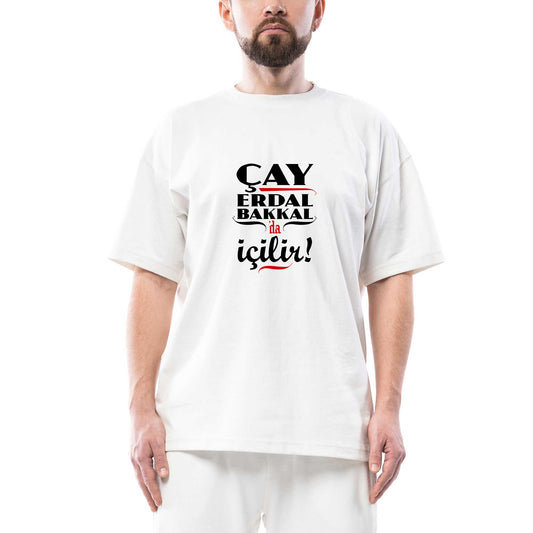Çay Erdal Bakkalda İçilir Oversize Beyaz Tişört