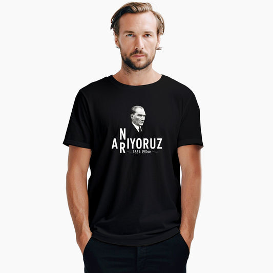 10 Kasım Anıyoruz Arıyoruz Siyah Tişört