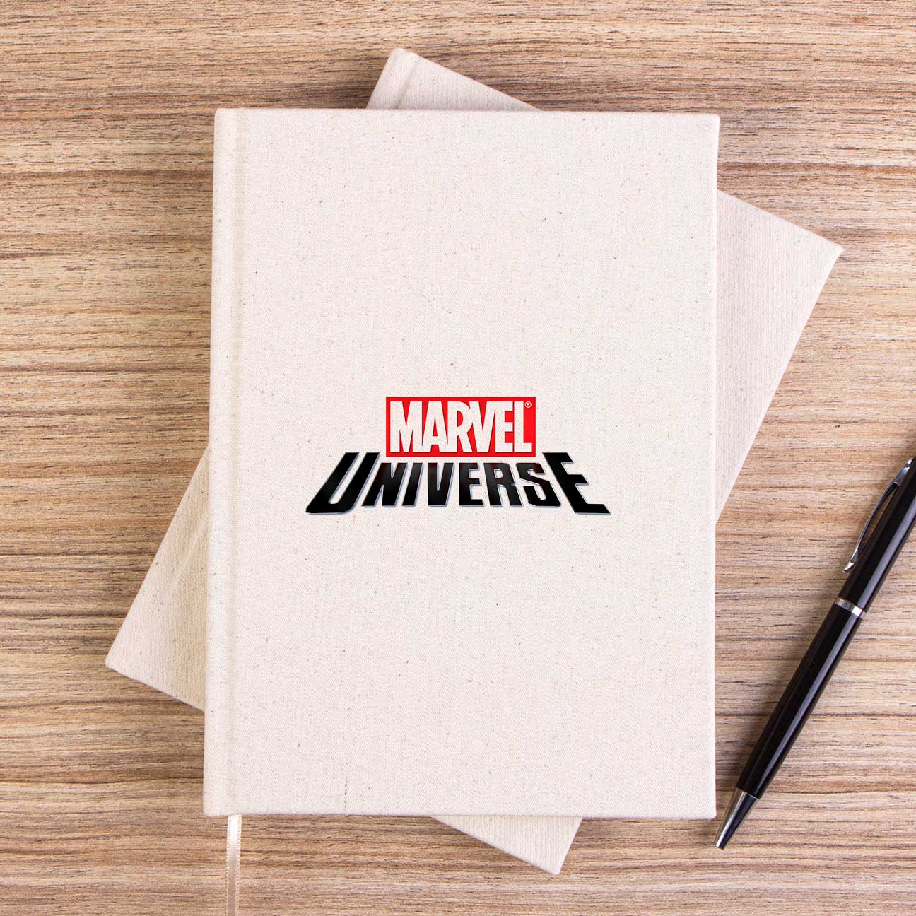 Marvel Universe Logo Çizgisiz Kanvas Defter