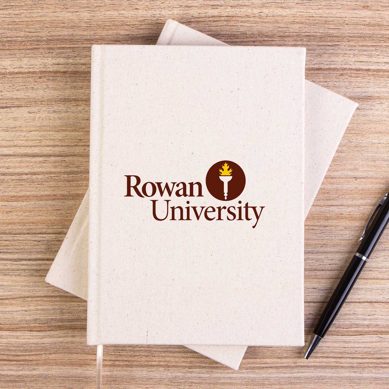 Rowan University Logo Text Çizgisiz Kanvas Defter