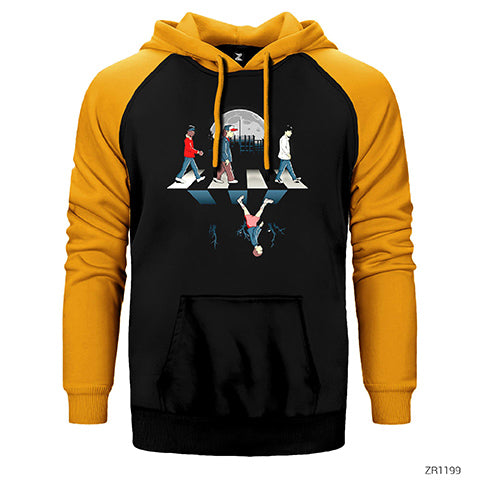 Stranger Things Team on Road Çift Renk Reglan Kol Sweatshirt / Hoodie