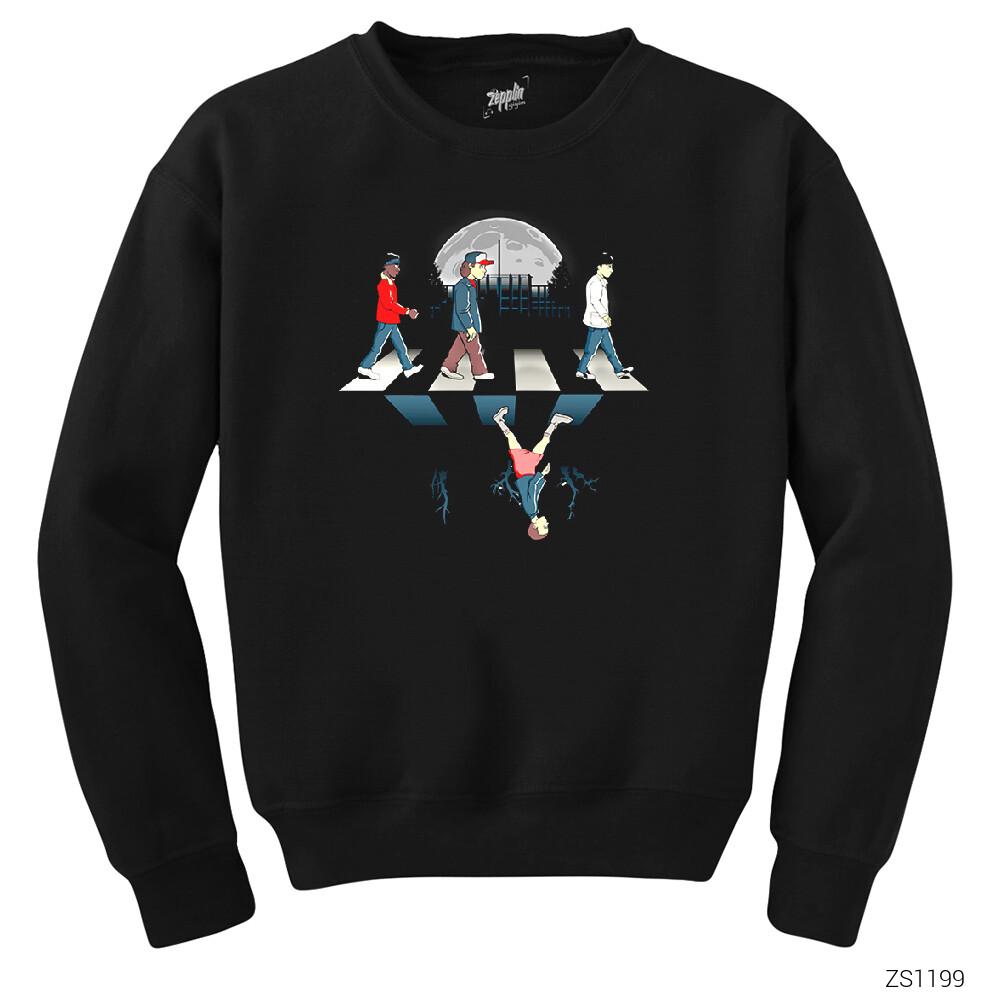 Stranger Things Team on Road Siyah Sweatshirt