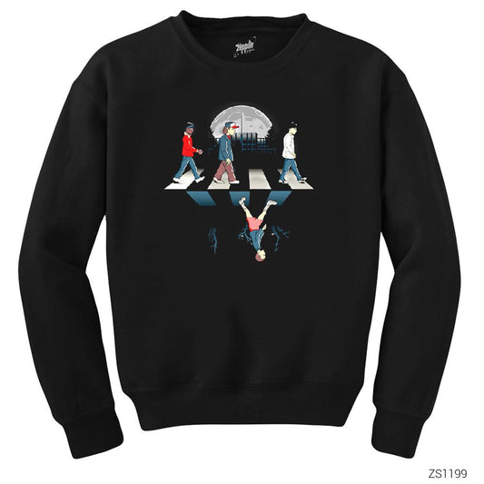 Stranger Things Team on Road Siyah Sweatshirt